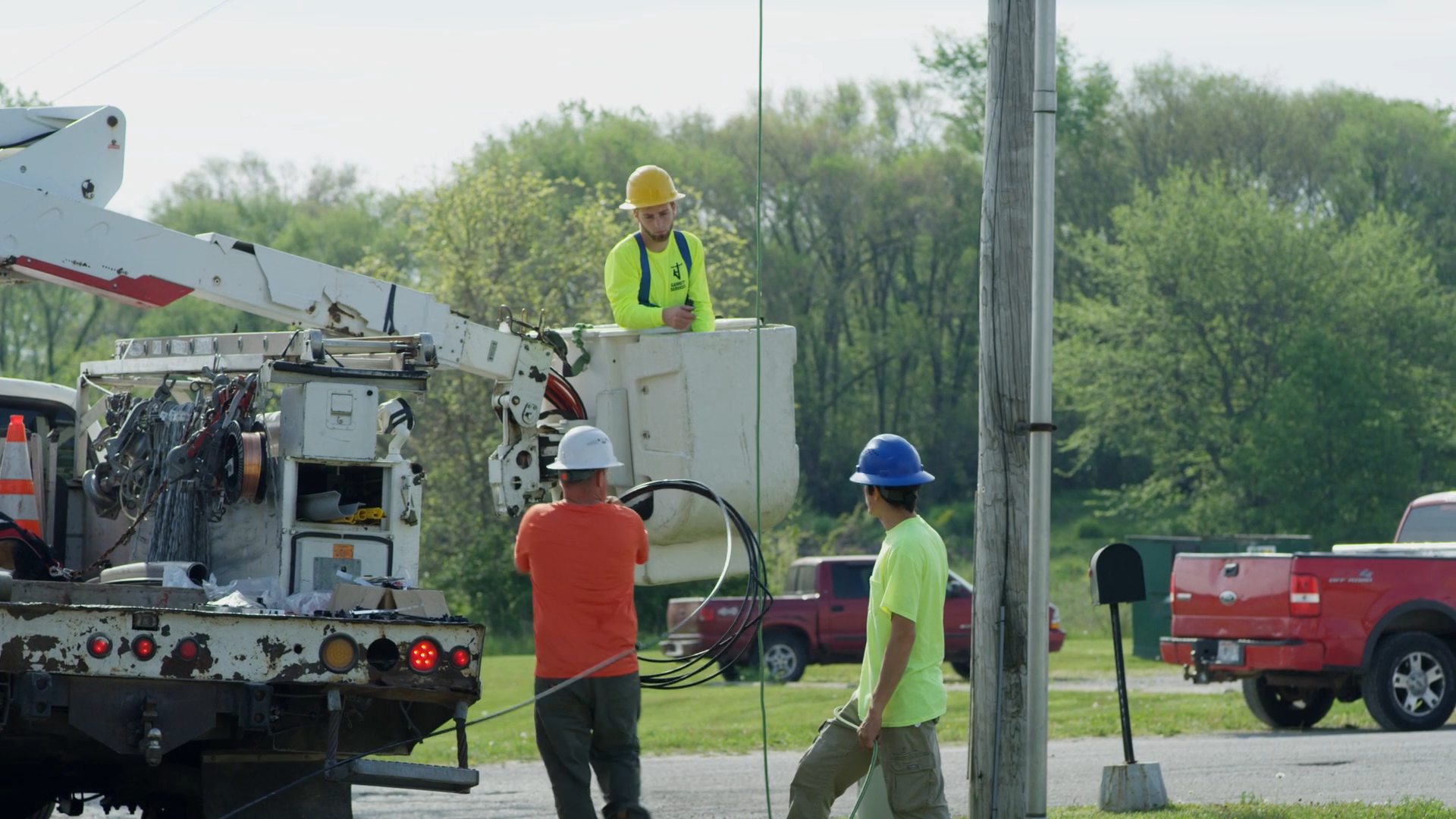 Fiber crew installing internet